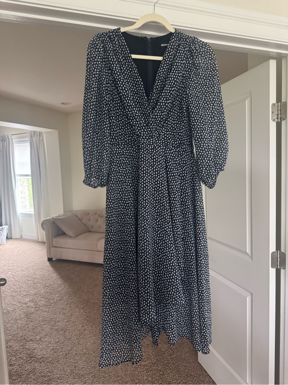 DKNY Black and White Printed V-Neck Puff Sleeve Midi Dress